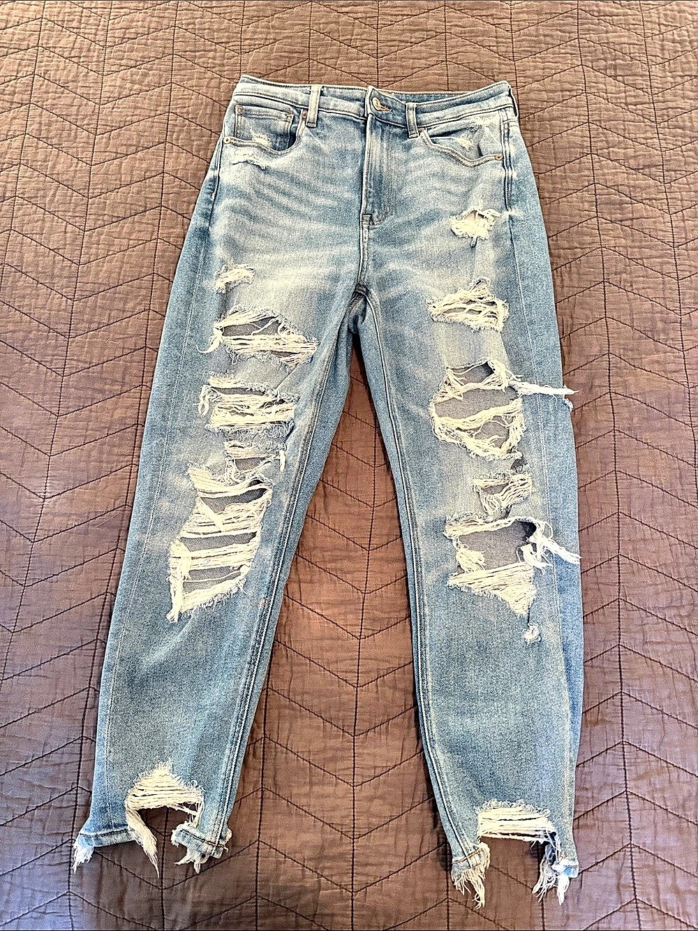American Eagle Mom Jean Distressed Blue Waist 6 Short